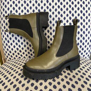 BCBGGENERATION Green Boots size 6